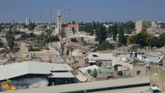 مستوطنون يعتدون على عائلة عربية في مدينة الرملة  